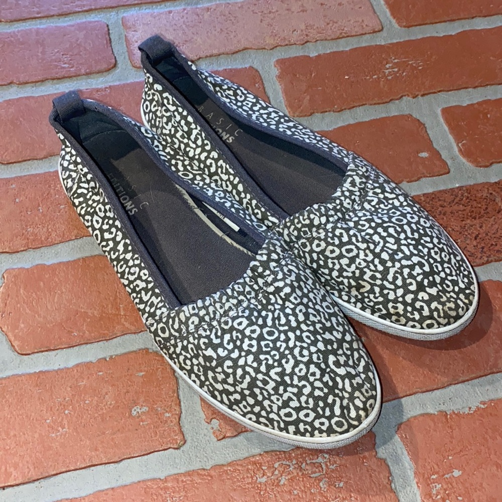 Gray white leopard slip on sneakers